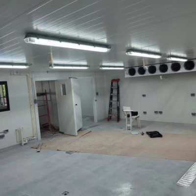 Producción de puertas cuartos fríos